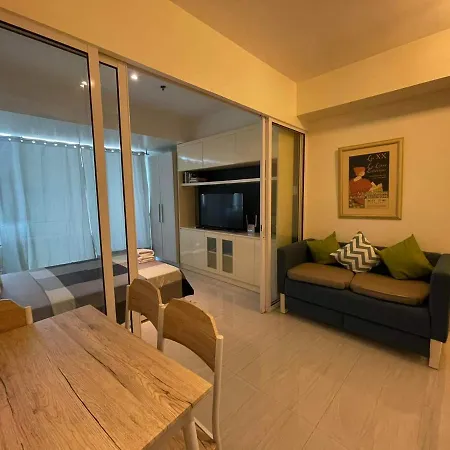 Azure Urban Resort With Wifi And Netflix